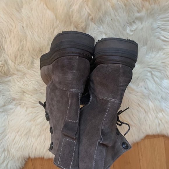 Like New Size 41 Italian Gray Winter Boots - Picture 10 of 11